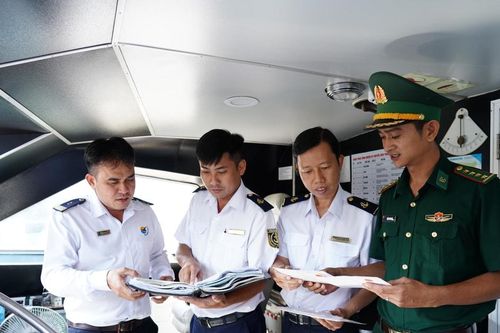 Bộ đội Biên phòng An Giang tăng cường phối hợp quản lý hoạt động hàng hải và thủy nội địa