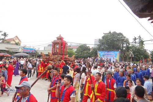 Khai mạc lễ hội truyền thống đình Trịnh Xuyên xã Vĩnh Lại