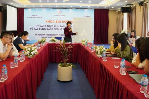 Bồi dưỡng kỹ năng thực hiện tác phẩm báo chí về xây dựng Đảng nhiệm kỳ Đại hội XIV