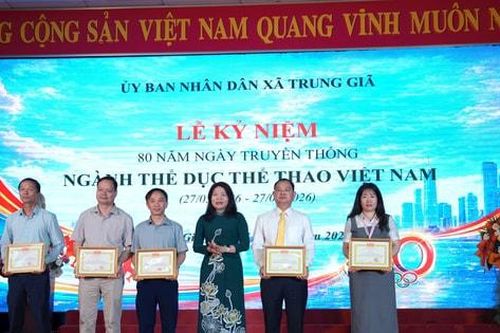 Xã Trung Giã khen thưởng các tập thể, cá nhân có thành tích trong phong trào thể dục, thể thao