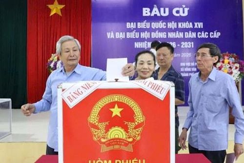 Chủ tịch UBND TP Hà Nội khen nhiều tập thể, cá nhân của xã Hồng Vân
