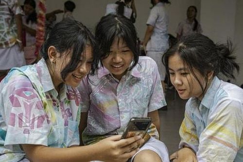 Indonesia chính thức cấm trẻ em dưới 16 tuổi sử dụng mạng xã hội