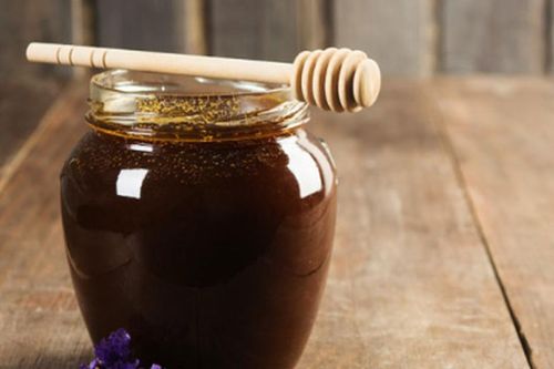 Mật ong để lâu bị đen có an toàn không? cách nhận biết mật ong
