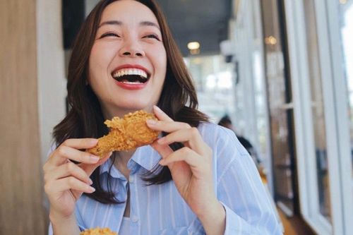 'Người mãi không giảm được cân' thường có 7 đặc điểm của hội mê ăn! Bạn dính bao nhiêu?