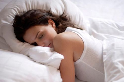 Thói quen khi ngủ tưởng vô hại nhưng ảnh hưởng đến ngoại hình