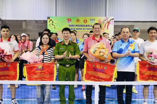 Sôi nổi giải pickleball Công an phường Tây Hồ chào mừng các ngày lễ lớn