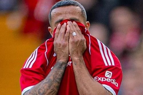 Thiago bật khóc