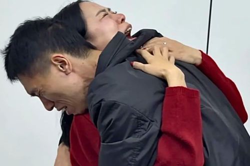 Tìm thấy em trai bị bắt cóc 33 năm trước nhờ bức ảnh ở TQ