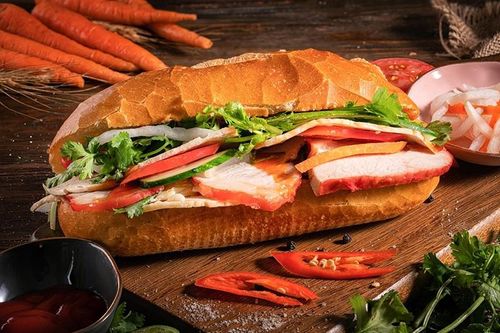 Thêm nhiều người ở Đắk Lắk đi cấp cứu sau ăn bánh mì, đã có 64 ca