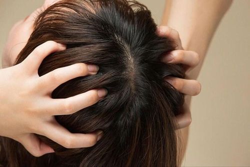 Bác sĩ cảnh báo 5 thành phần 'độc hại' trong dầu gội cần tránh