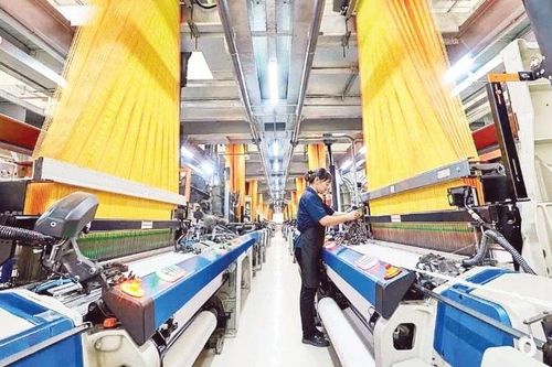 Thu hẹp khoảng cách thu nhập giới và vùng miền