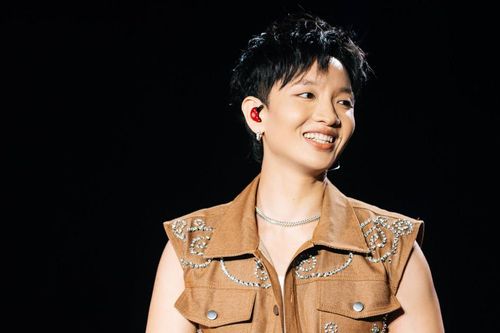 Không chỉ 'giữ chuỗi đặc sản' concert, Hoàng Dũng 'nhả vía' kết hôn cho các fan
