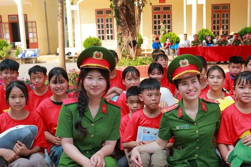 Tuổi trẻ Học viện Cảnh sát mang 'phòng tin học' lên vùng biên Sơn La