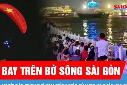 Ngắm TPHCM từ không trung qua màn trình diễn dù lượn và pháo hoa độc đáo