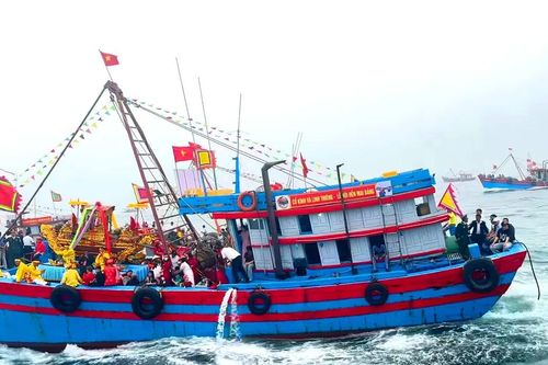 Nét đẹp lễ rước đường biển - Lễ hội đền Mai Bảng