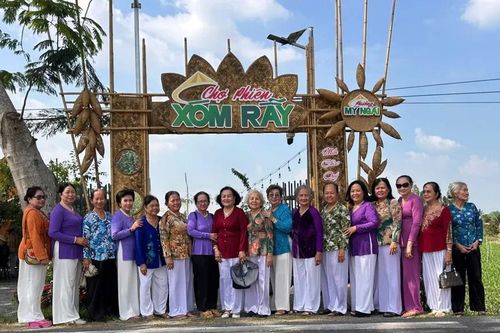 Chợ phiên Xóm Rẫy: Nơi nông sản 'cất cánh', nông dân làm giàu