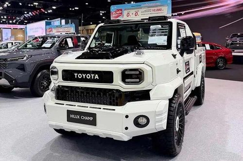 Toyota Hilux Champ - bán tải giá rẻ hơn 317 triệu hóa 'quái thú'