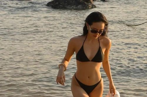 Hiền Hồ khoe dáng quyến rũ sau thời gian kín tiếng