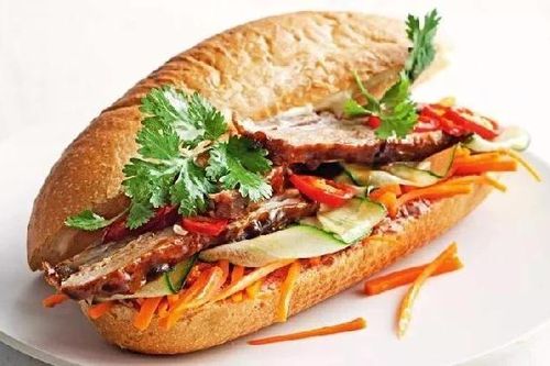 Hơn 30 người nhập viện nghi bị ngộ độc sau ăn bánh mì ở Đắk Lắk