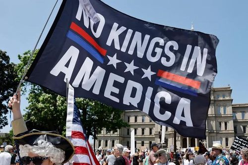 Làn sóng biểu tình 'No Kings' bủa vây nước Mỹ