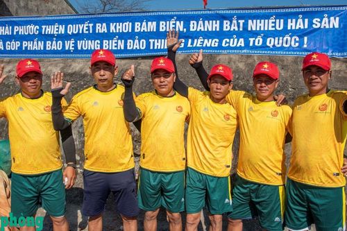 Làng chài thôn Phước Thiện, xã Vạn Tường tổ chức lễ hội đua thuyền