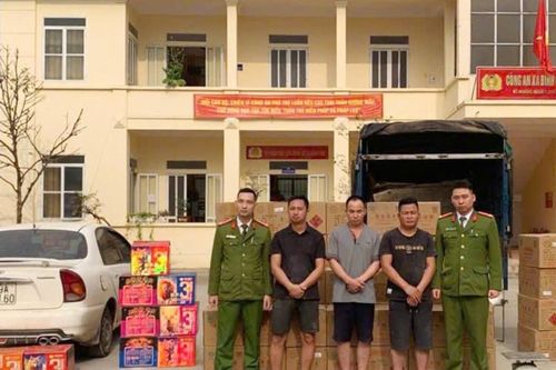 Khởi tố 6 đối tượng tuồn gần 2 tấn pháo nổ tuồn từ nước ngoài về Việt Nam