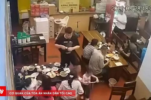 Xác minh vụ nam thanh niên nghi đạp ngã bé gái tại quán ăn