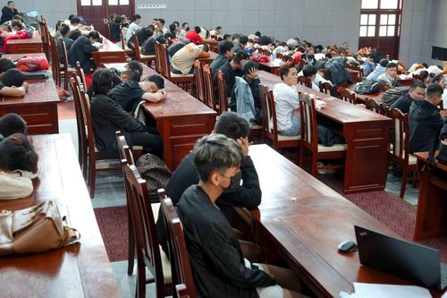 Bắt 343 đối tượng trở về từ 'ổ lừa đảo' tại Campuchia