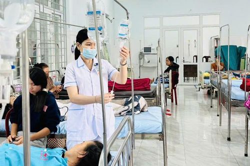 39 người nhập viện nghi ngộ độc sau khi ăn bánh mì tại Đắk Lắk