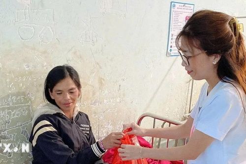 Quảng Ngãi: Lan tỏa yêu thương từ 'Tủ đồ sơ sinh 0 đồng' ở xã Tu Mơ Rông