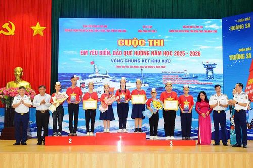 Học sinh TP Hồ Chí Minh đoạt giải Nhất cuộc thi 'Em yêu biển, đảo quê hương'