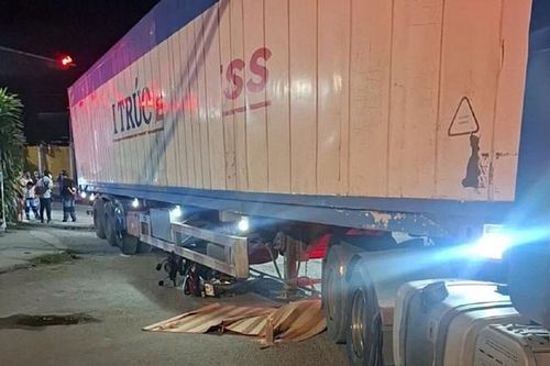Hiện trường vụ va chạm với xe container, 2 người tử vong