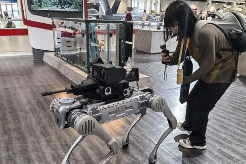 Trung Quốc hé lộ robot chiến đấu theo bầy, tích hợp AI và hỏa lực