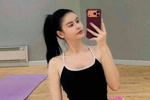 Trương Quỳnh Anh khoe dáng căng tràn, Khả Như liền phản ứng