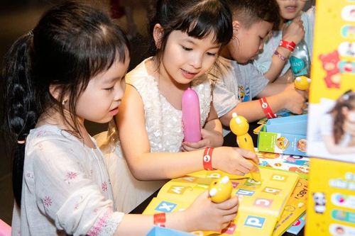 Nếu trẻ không thích đọc sách, lỗi bắt đầu từ người lớn