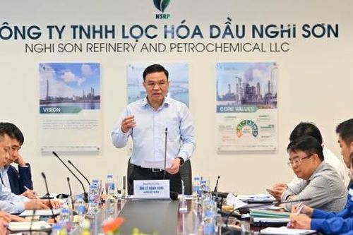 Quyền Bộ trưởng Lê Mạnh Hùng làm việc với Nhà máy Lọc hóa dầu Nghi Sơn