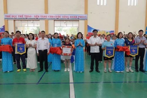 Khai mạc giải bóng chuyền hơi phường Đông Quang