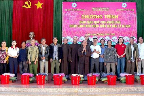 Trao 820 suất quà cho các hộ có hoàn cảnh khó khăn tại khu vực Tây Gia Lai