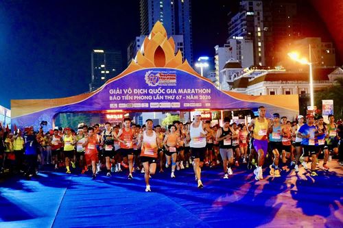 Hơn 12.000 vận động viên khuấy động đường chạy Nha Trang - Khánh Hòa