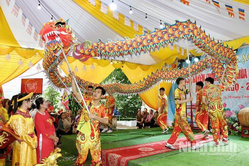Khai mạc Lễ hội truyền thống làng Bách Cốc
