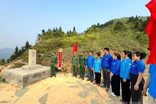 Sôi nổi các hoạt động 'Ngày thứ Bảy tình nguyện', 'Chủ nhật xanh'