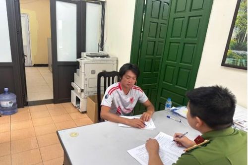 Công an xã vận động đối tượng truy nã về tội 'Giết người' ra đầu thú