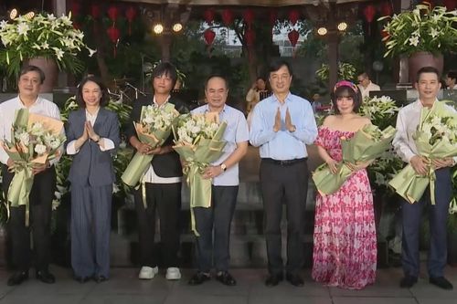 Chạm vào bình yên qua từng thanh âm sâu lắng