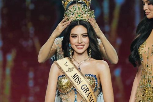 Nhan sắc quyến rũ, học thức đỉnh cao của tân Hoa hậu Hòa bình Thái Lan 2026 gây 'bão' mạng