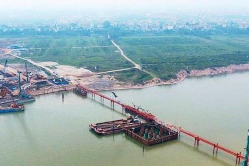 Tăng tốc thi công trên công trường xây dựng cầu Hồng Hà