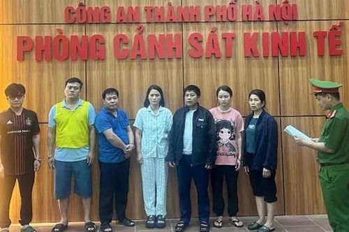 Hà Nội: 'Phù phép' 300 tấn thịt lợn bệnh vào chợ đầu mối và trường học, 8 bị can bị khởi tố