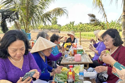 Chợ phiên Xóm Rẫy 'mở lối' nông dân Đồng Tháp làm du lịch