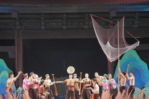 Giữ chân du khách sau hoàng hôn
