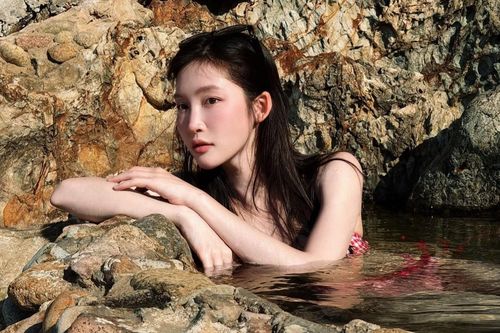 Juky San bị chỉ trích vì hành động tắm trong Giếng Tiên