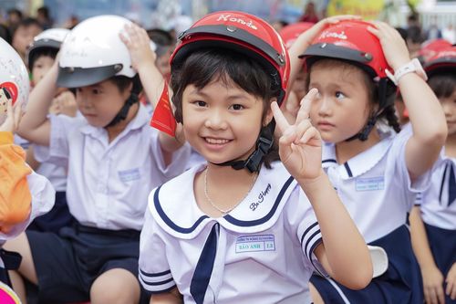 Honda đóng góp tích cực vào tỷ lệ 89% học sinh đội mũ bảo hiểm